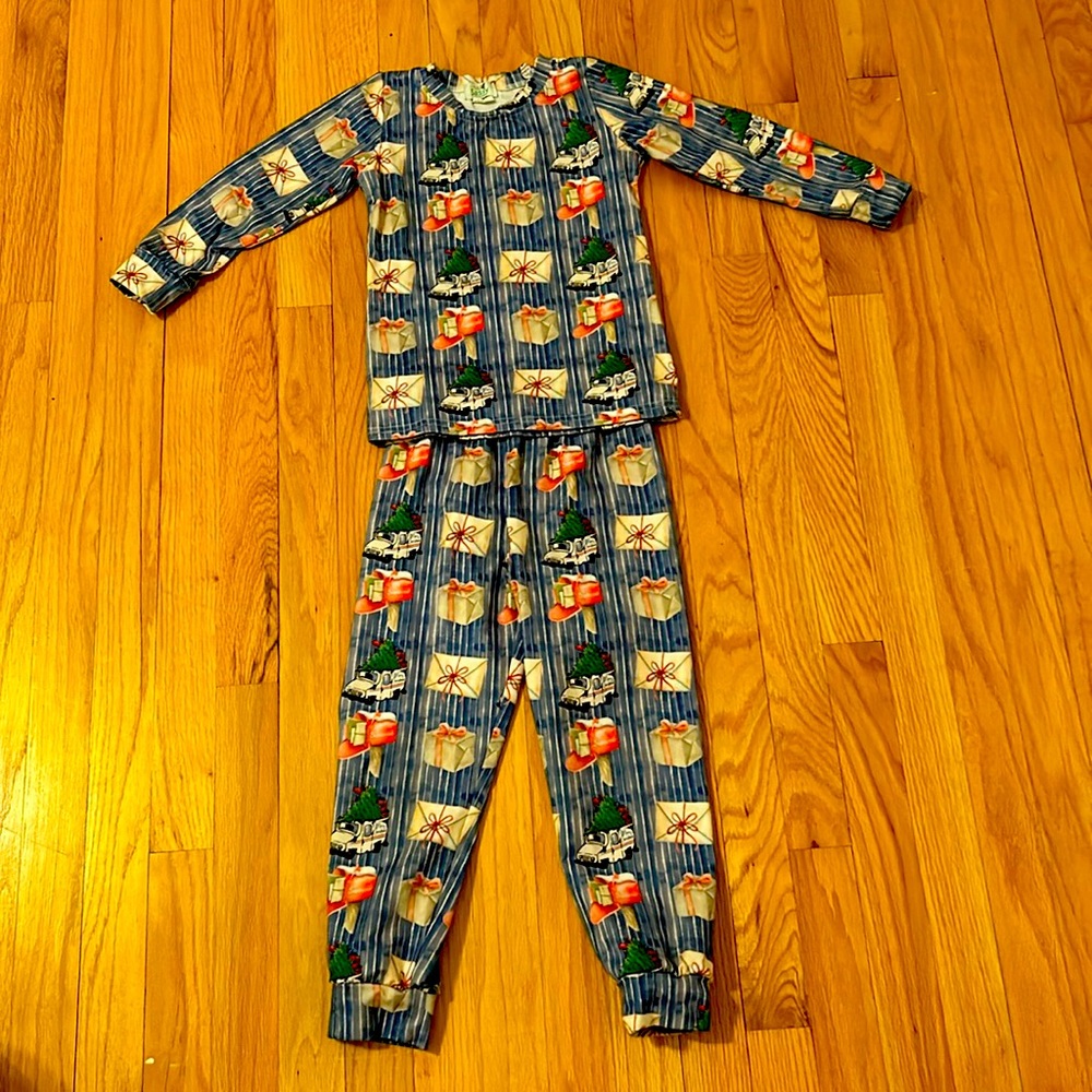 Sassy Stitches Size 5 (fits size 6) Mail truck Mailbox Theme